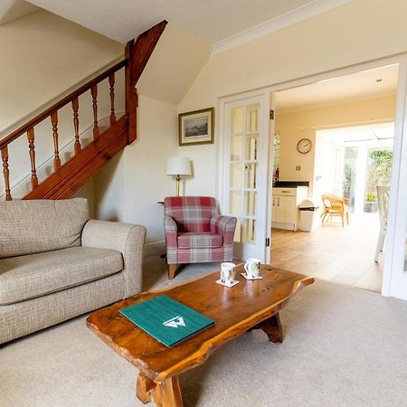 Fir Tree Cottage - Cosy 3 Bed Cottage In Penrhyn Bay With Beautiful Sea Views And Access To Snowdonia Rhôs-on-Sea Kültér fotó