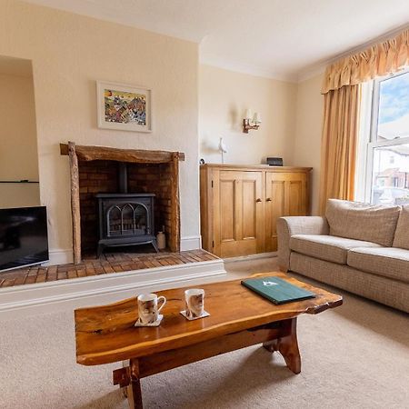 Fir Tree Cottage - Cosy 3 Bed Cottage In Penrhyn Bay With Beautiful Sea Views And Access To Snowdonia Rhôs-on-Sea Kültér fotó