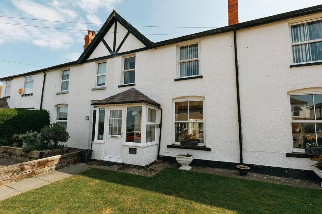 Fir Tree Cottage - Cosy 3 Bed Cottage In Penrhyn Bay With Beautiful Sea Views And Access To Snowdonia Rhôs-on-Sea Kültér fotó