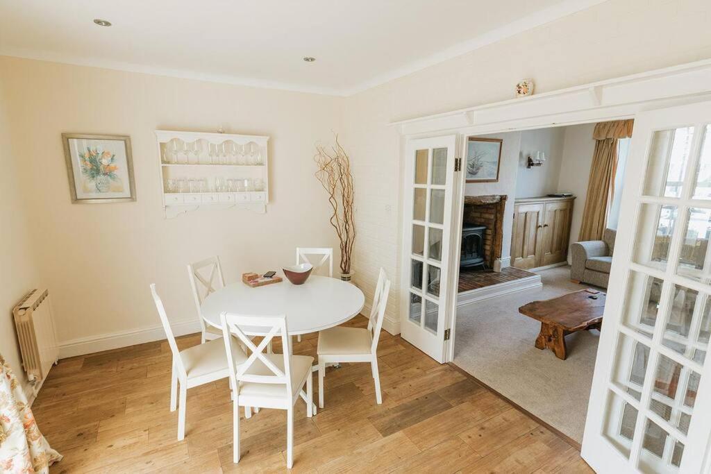 Fir Tree Cottage - Cosy 3 Bed Cottage In Penrhyn Bay With Beautiful Sea Views And Access To Snowdonia Rhôs-on-Sea Kültér fotó
