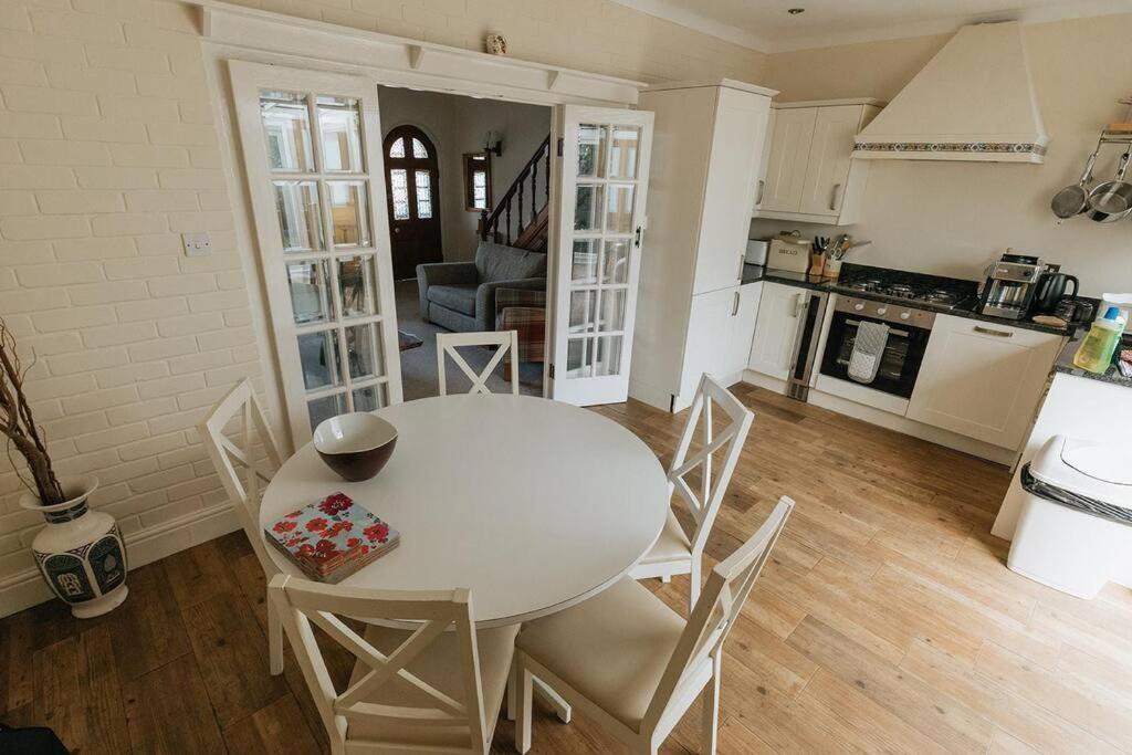 Fir Tree Cottage - Cosy 3 Bed Cottage In Penrhyn Bay With Beautiful Sea Views And Access To Snowdonia Rhôs-on-Sea Kültér fotó