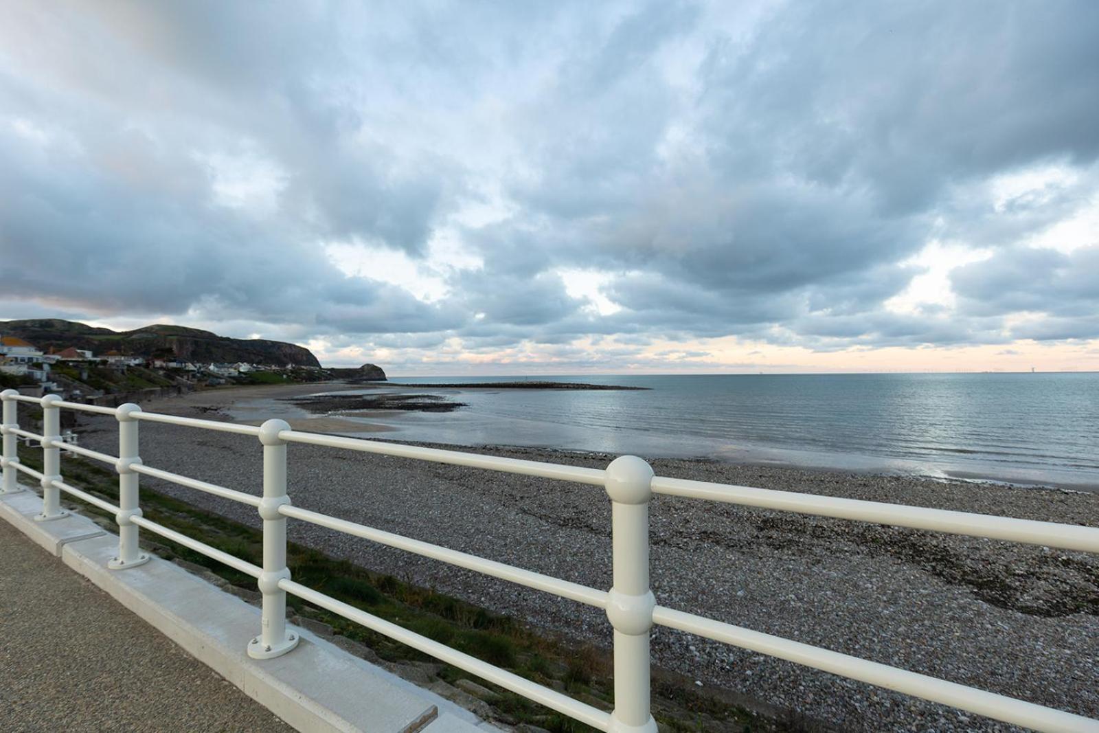 Fir Tree Cottage - Cosy 3 Bed Cottage In Penrhyn Bay With Beautiful Sea Views And Access To Snowdonia Rhôs-on-Sea Kültér fotó