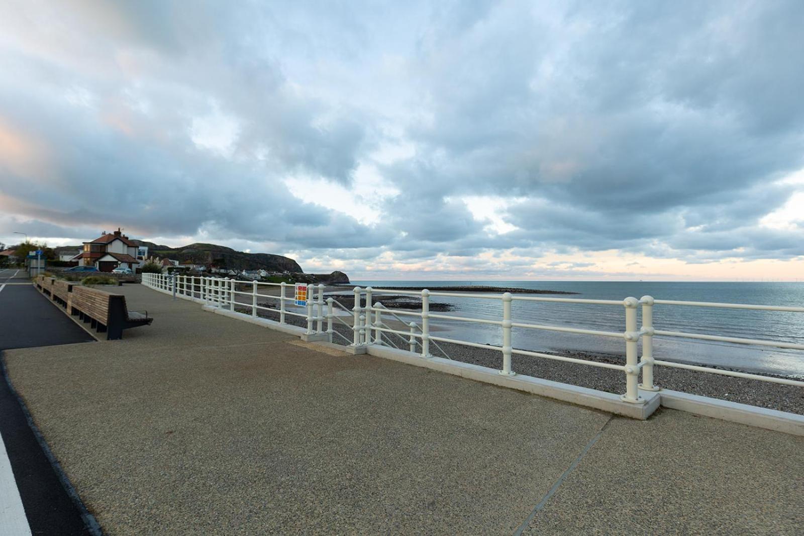 Fir Tree Cottage - Cosy 3 Bed Cottage In Penrhyn Bay With Beautiful Sea Views And Access To Snowdonia Rhôs-on-Sea Kültér fotó